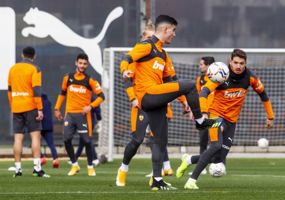 El Valencia CF anuncia un nuevo positivo de Covid-19