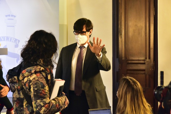 Illa dimite ese martes para dedicarse a la campaña electoral