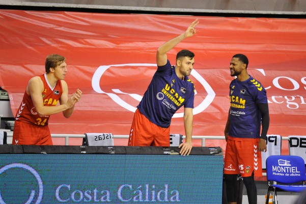 El rumano Cate, pívot del UCAM CB, llega a los 100 partidos en la ACB a sus 23 años 