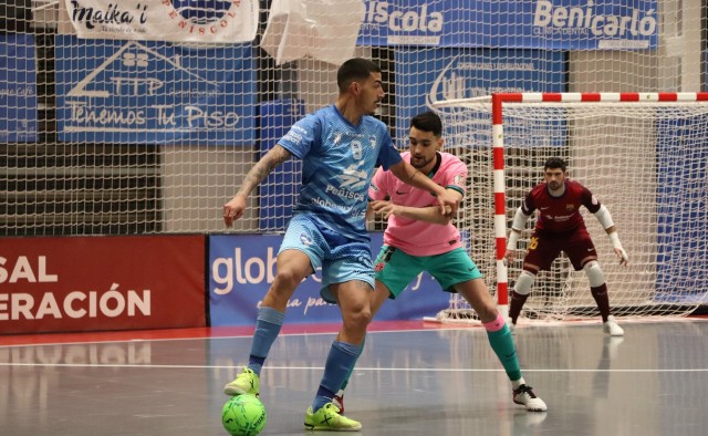 El Peñíscola vende cara su derrota ante el Barça 