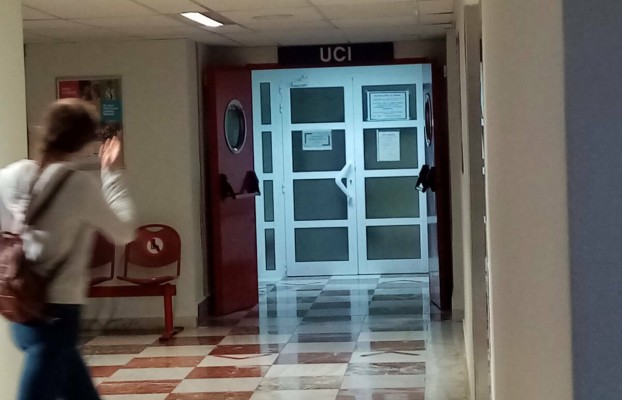El General de Alicante le gana espacio a la UCI: valora reconvertir servicios para situar camas