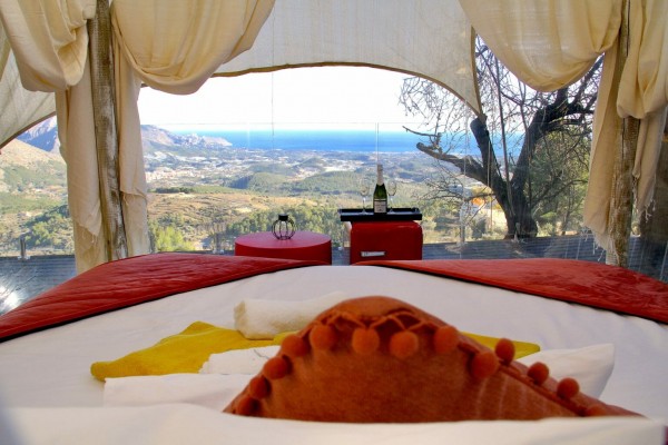 La moda del 'glamping' llega a la Costa Blanca con el primer hotel burbuja