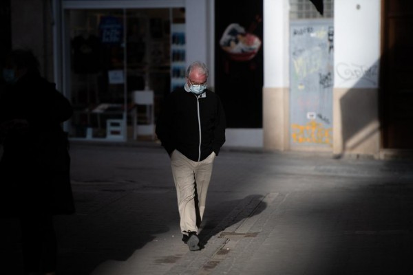 Alicante baja a los 3.218 contagios y registra otros 26 fallecimientos por covid