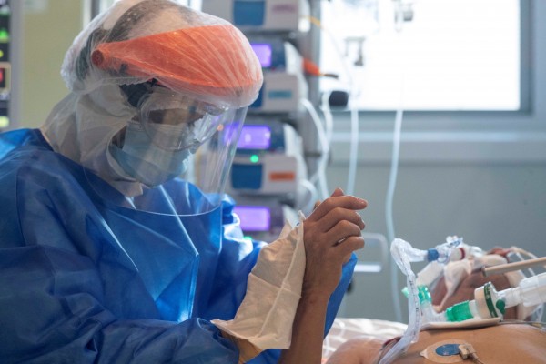 El hospital Los Arcos del Mar Menor, al límite: las UCI rozan el colapso y habilitan más zonas para los pacientes críticos