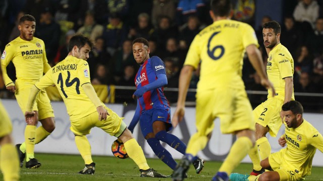 El Villarreal busca sorprender en el Camp Nou a un Barça que se juega la liga
