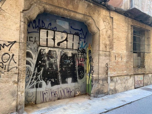Donde el silencio habita: edificios deshabitados del centro histórico 

