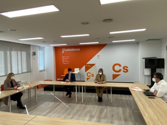 Más tensión en San Esteban: la lista de altos cargos vacunados no convence a Cs, que exige saber si hay familiares