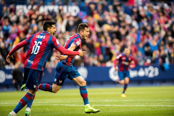 El Levante quiere prolongar su 'fiesta' del ascenso con un triunfo en Vallecas