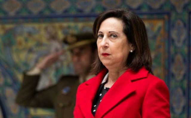 Robles pide explicaciones al JEMAD tras conocer que ha recibido la primera dosis de la vacuna