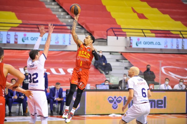 La plantilla de jugadores del UCAM CB al completo da negativo por covid antes de recibir al Burgos