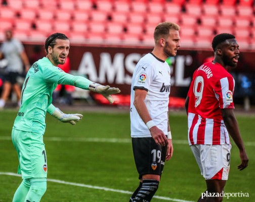 Uros Racic padece un fuerte traumatismo en la rodilla y se probará mañana