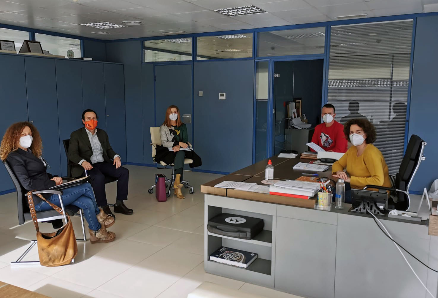 Un momento de la reunión entre los representantes municipales y responsables de Fepeval. - 