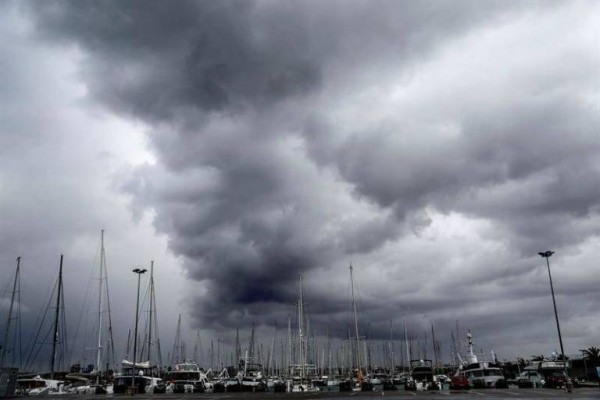 Tres frentes cruzarán España este fin de semana con lluvias, vientos y oleaje