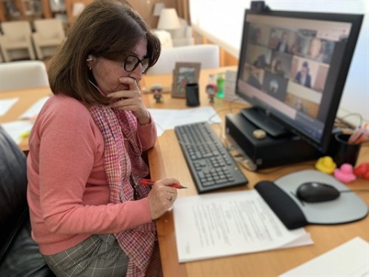 La rectora de la UA se compromete a mejorar la modalidad online tras la polémica del aforo en un examen