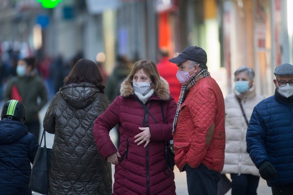 España suma 44.357 nuevos casos de covid-19, el peor día de la pandemia, y la incidencia roza 800