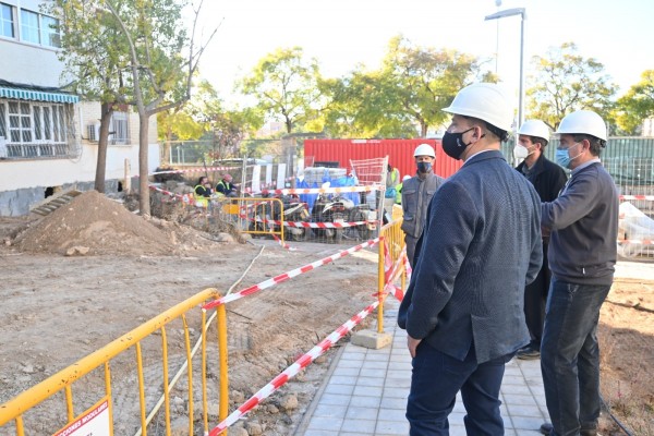 Dalmau exhibe obras por 25 millones en Alicante y ofrece reformar barrios con el 'modelo Juan XXIII'