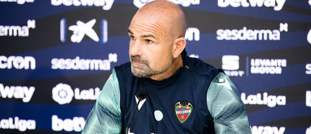 Paco López recalca lo difícil que es ganar en una Liga tan competitiva y rara
