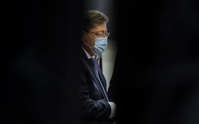 Puig ordena que no se administre la segunda dosis a quienes se vacunaron 