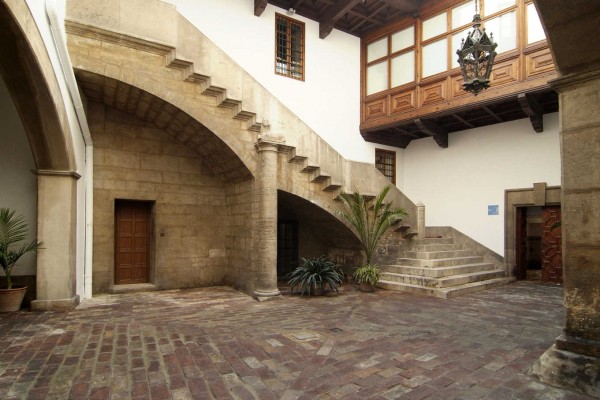 Puertas, patios y zaguanes de la València de otros tiempos