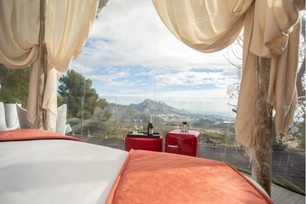 La moda del 'glamping' llega a la Costa Blanca con el primer hotel burbuja