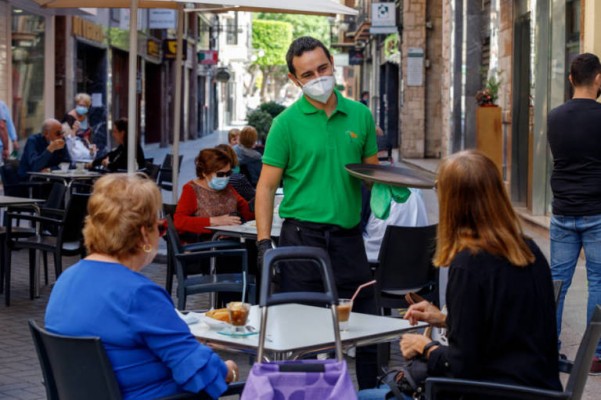 El sector servicios reduce su cifra de negocios en la Comunitat un 5,7 % en noviembre

