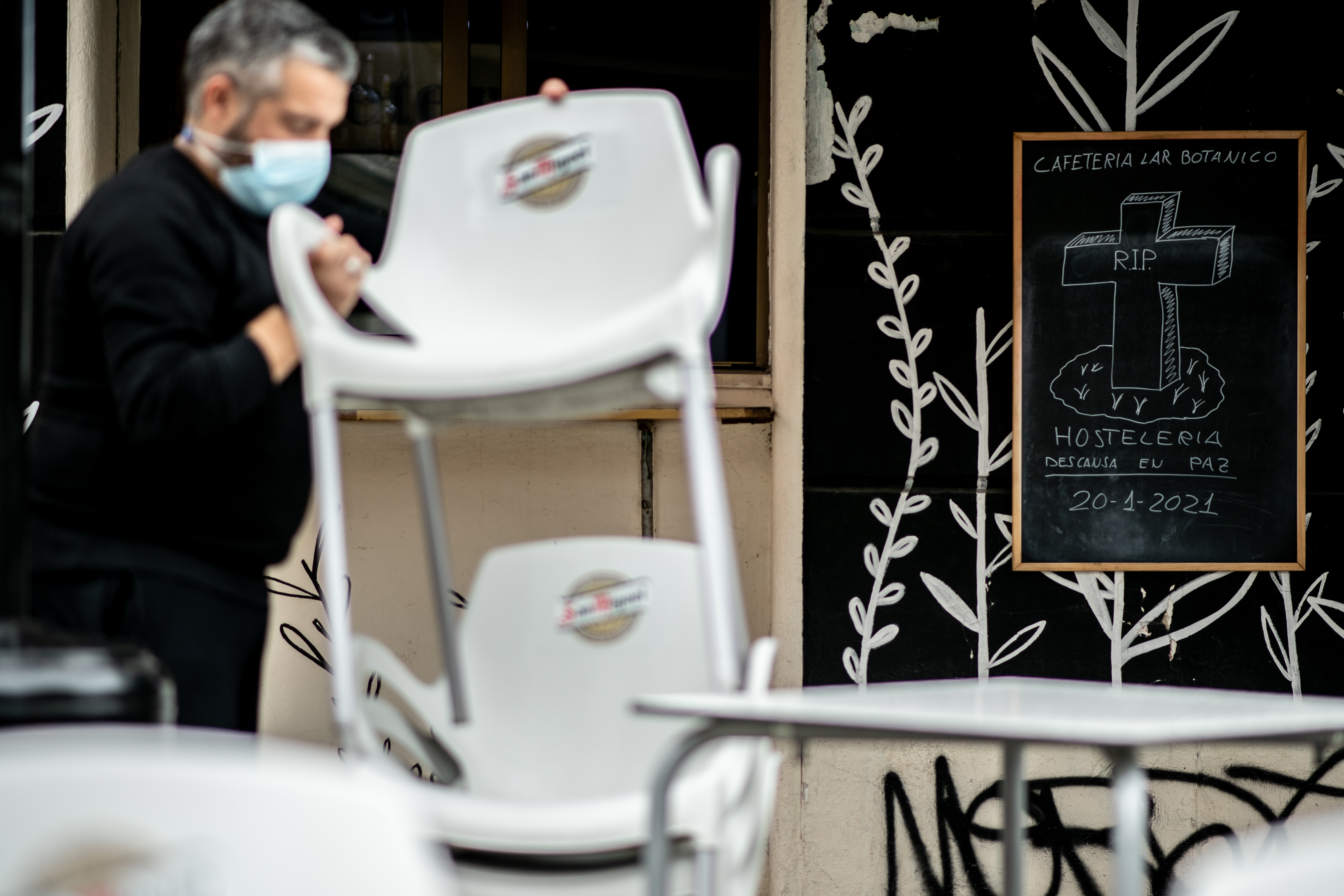 Estás solo, hostelero