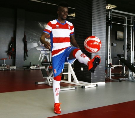 Ramón Azeez se acerca al Elche