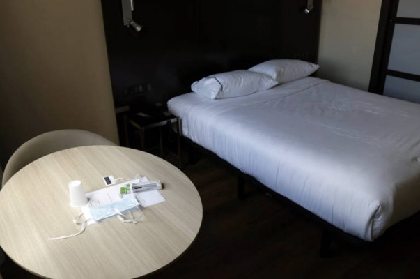 La Conselleria de Sanidad ya tantea a los hoteles para ampliar la capacidad hospitalaria