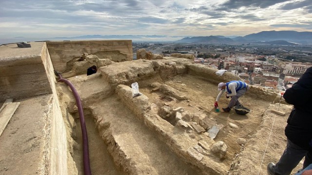 Las obras en el Castillo de Nogalte permiten recuperar restos de una cocina y de varias habitaciones