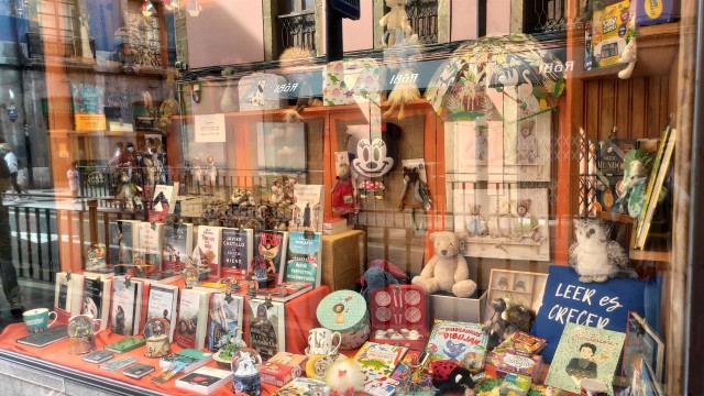 Los comercios de la Región piden que los centros comerciales vendan solo productos esenciales en el nuevo horario