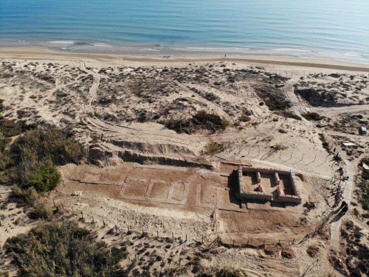 Aparece una villa romana bajo una torre islámica en la playa de Guardamar del Segura