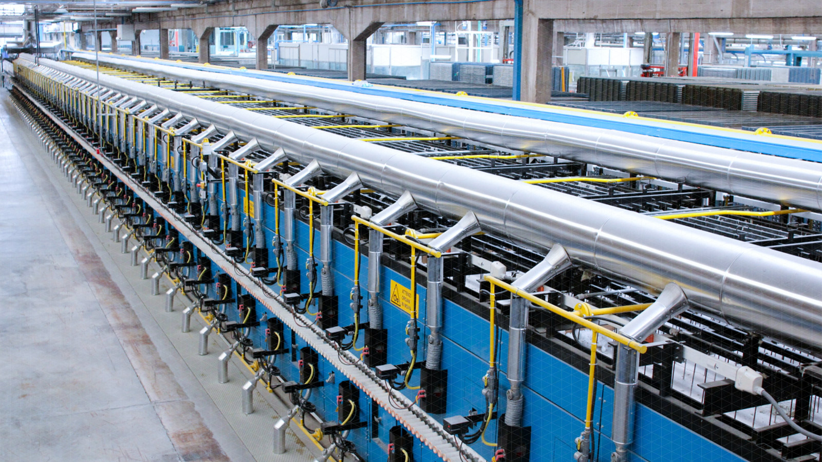 Interior de la una planta cerámica y hornos. - 