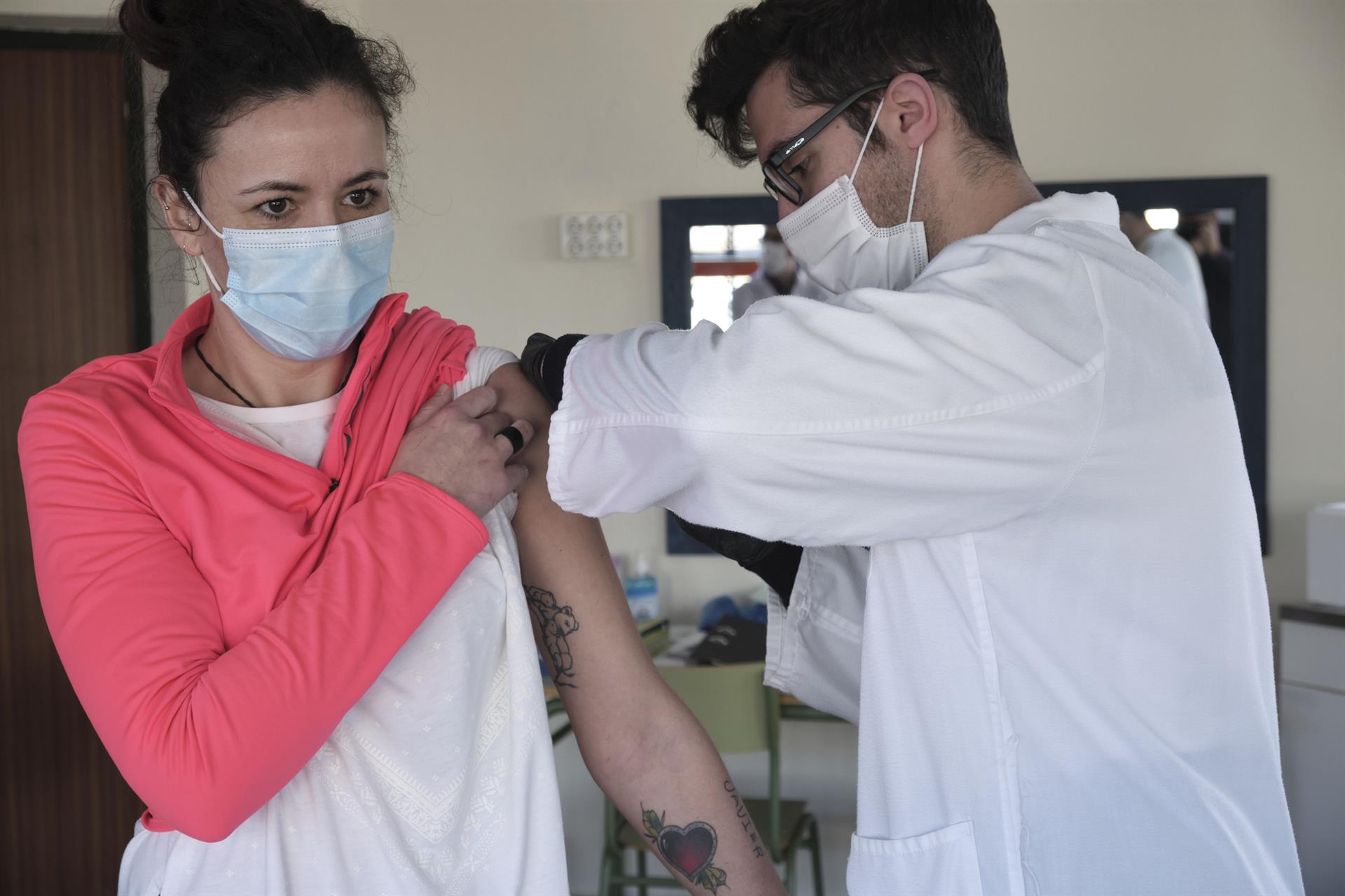 La Sanidad valenciana administra 95.260 dosis de vacuna, casi todas las recibidas