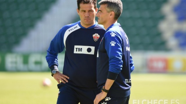 Parras reconoce que el Elche se plantea fichar