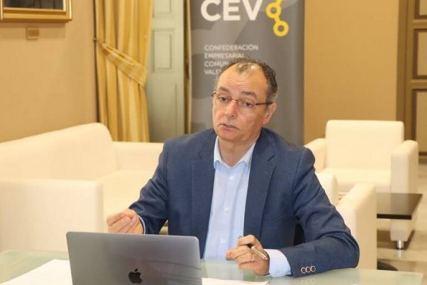 La CEV asume las nuevas restricciones pero anticipa más cierres y pide agilizar el 'Resiste'
