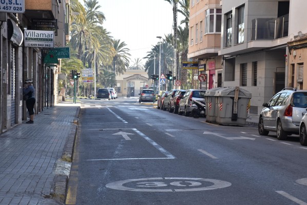 Elche finaliza el carril bus en el Raval: mejora de líneas líneas K2 y D y una quincena menos de aparcamientos