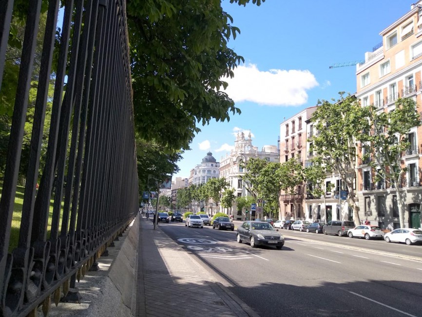 Calle de Alfonso XII, donde se localiza una de las últimas viviendas de lujo adquididas por Almagro - 