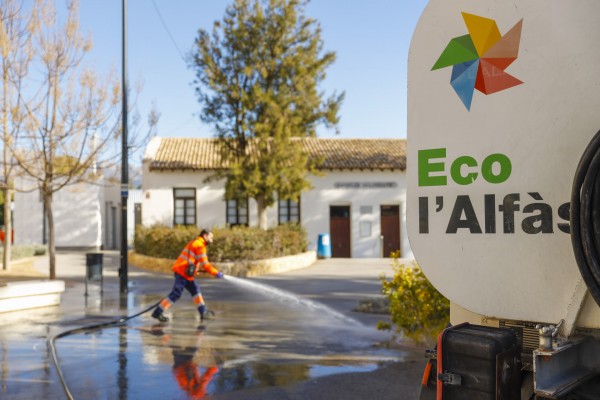 L’Alfàs refuerza el plan de limpieza y desinfección viaria
