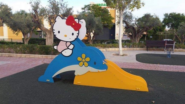 El Campello acentúa la desinfección, cierra zonas de juego y restringe el acceso a edificios municipales