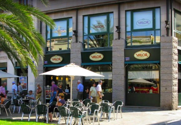 Valor reta al virus y abre una nueva chocolatería en el centro de València