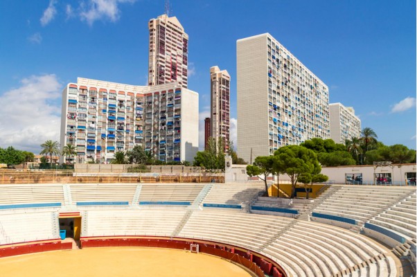 La plaza de toros de Benidorm y un edificio anexo albergarán la biblioteca central 