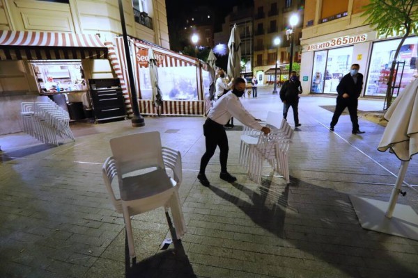 Salud cierra los comercios no esenciales a las ocho de la tarde y Miras pide adelantar el toque de queda