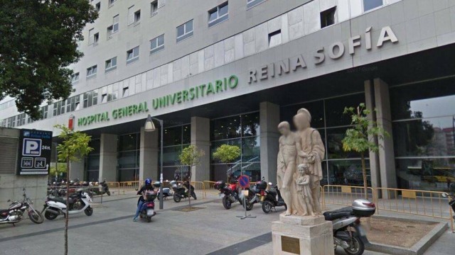 El Hospital Reina Sofía registra en brote de covid con 12 positivos entre los pacientes
