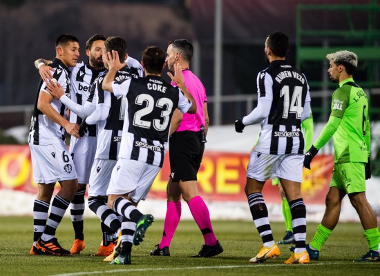 El Levante se descongela en los penaltis tras otra eliminatoria con suspense