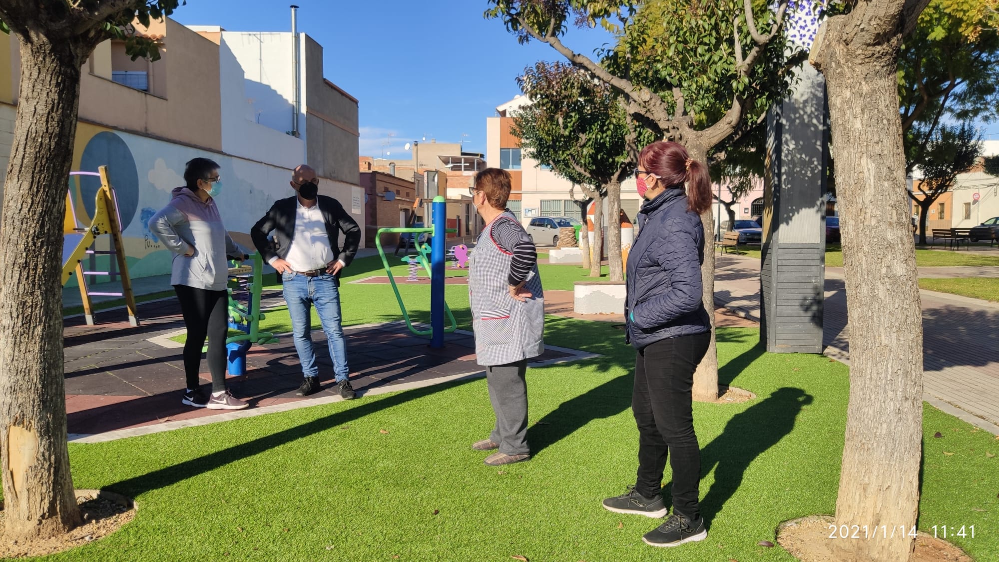 Vila-real invierte 18.000 euros en juegos infantiles y césped artificial en el jardín del Progreso 