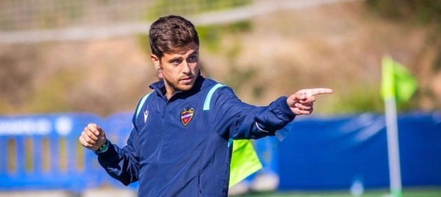 Alessio debuta en el campo del líder