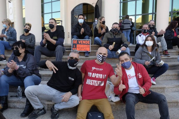 Los hosteleros de Los Alcázares estallan tras casi tres meses de confinamiento y se echarán a la calle el martes
