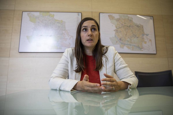 València impulsa la implantación de 'Guillermina' y 'Jaume', sus nuevos asistentes virtuales
