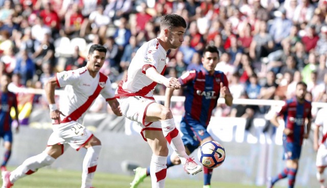 El Rayo supera en intensidad al Levante y da un paso hacia la permanencia 