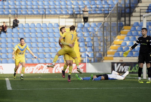 El Badalona deja al Hércules sin opciones matemáticas de jugar el 'play-off'
